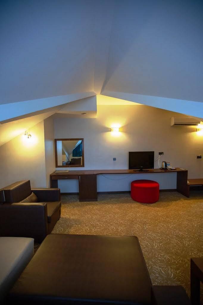 Hotel Highway 4*