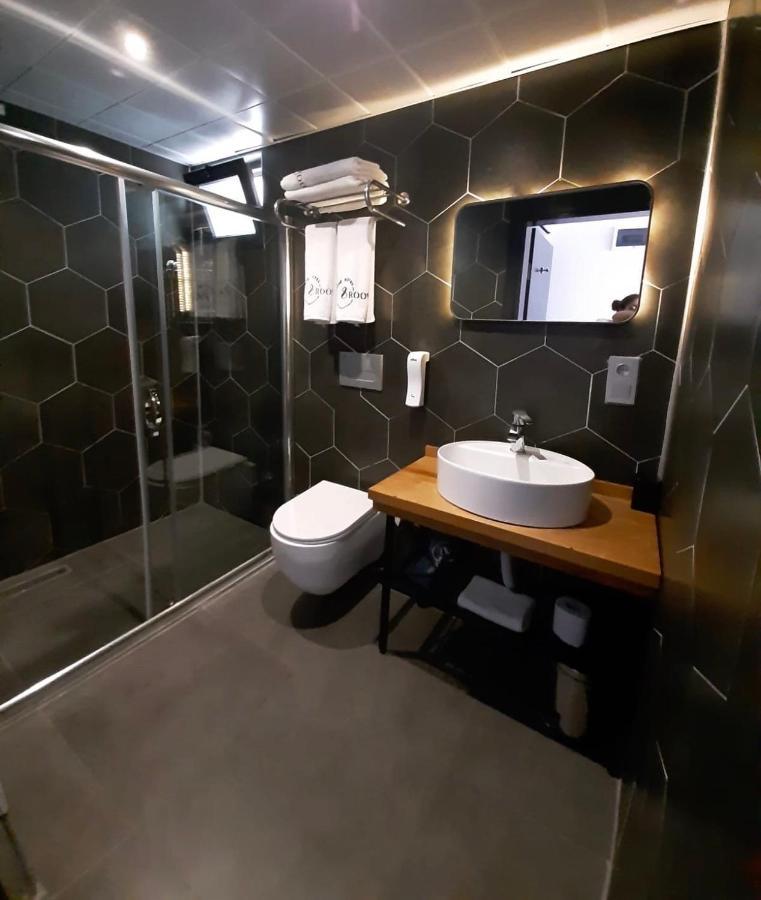 Hotel 8