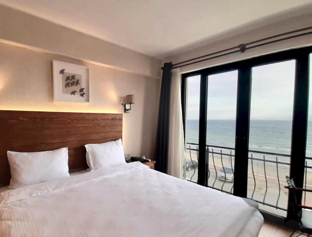 Hotel 8