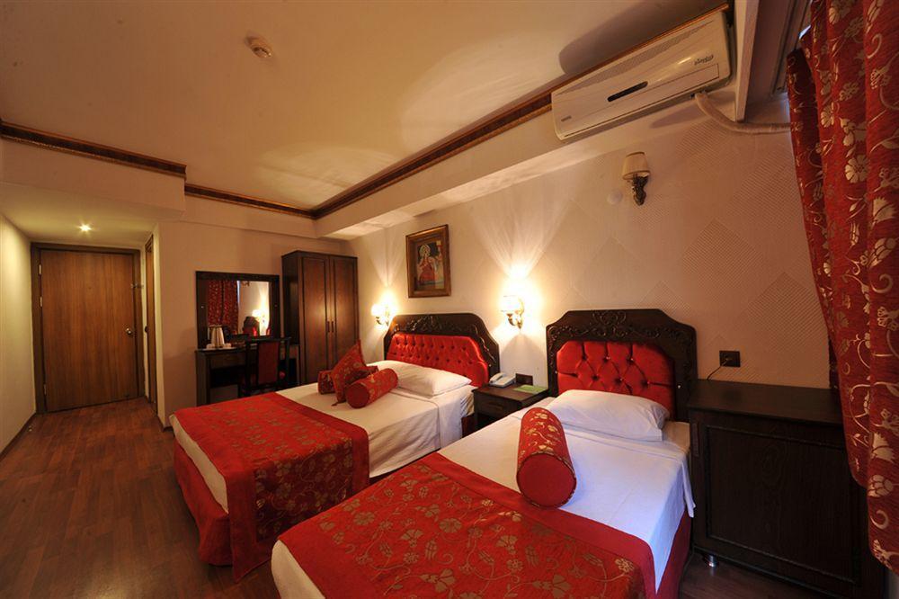 Santa Pera Hotel