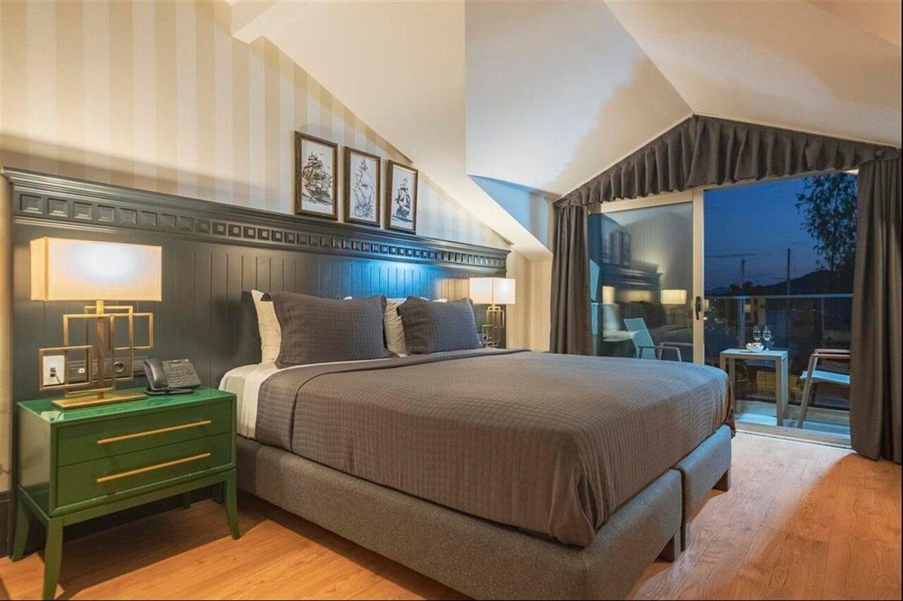 Marina Bay Hotel