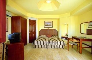 Ora Holiday Village 4*