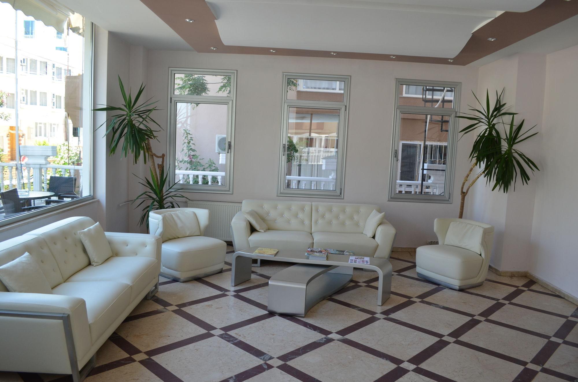 Grand Milano Hotel 3*