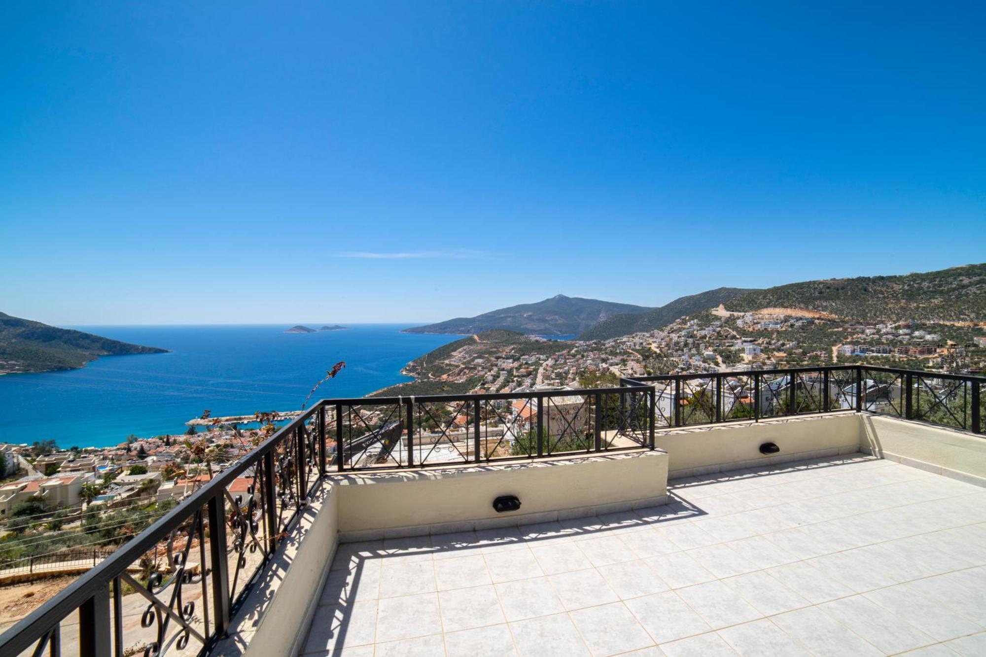 Mira Kalkan -close To Center- Villa