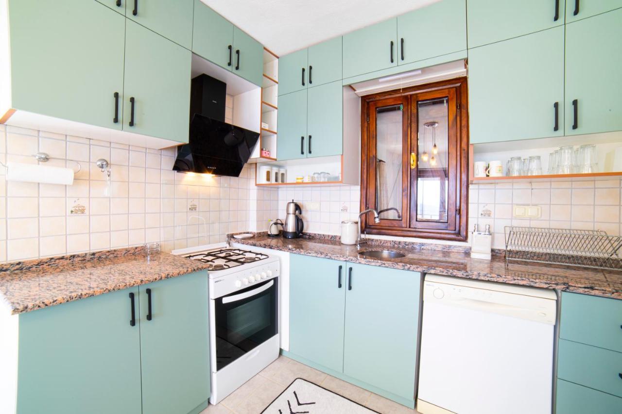 Mira Kalkan -close To Center- *