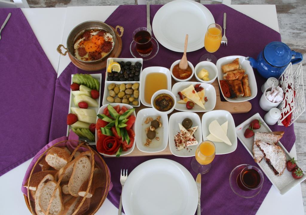 Yasemin (adults Only) 3*