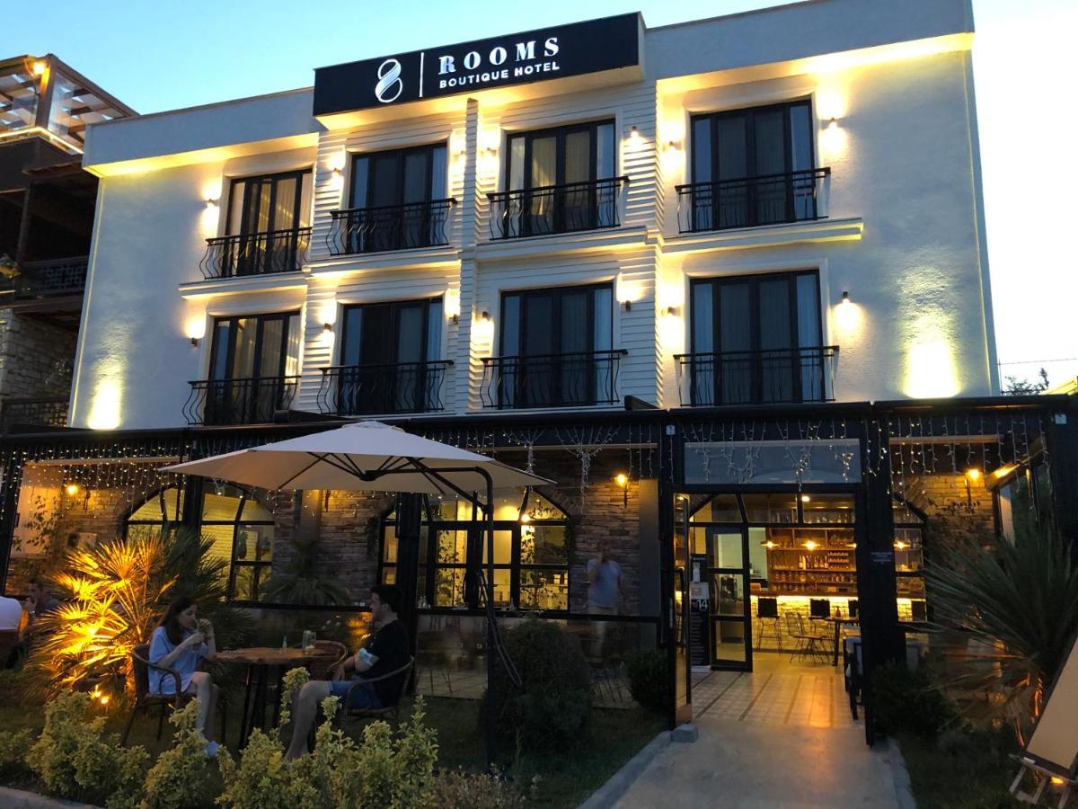 8 Hotel *