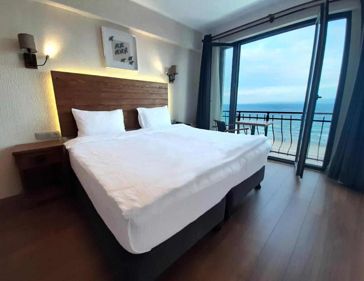 8 Hotel *
