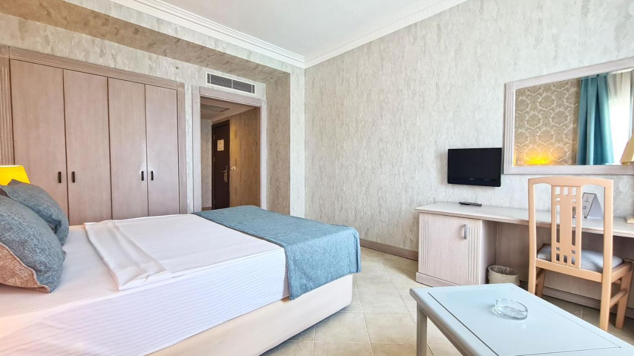 Hotel X Life 15 - Adult