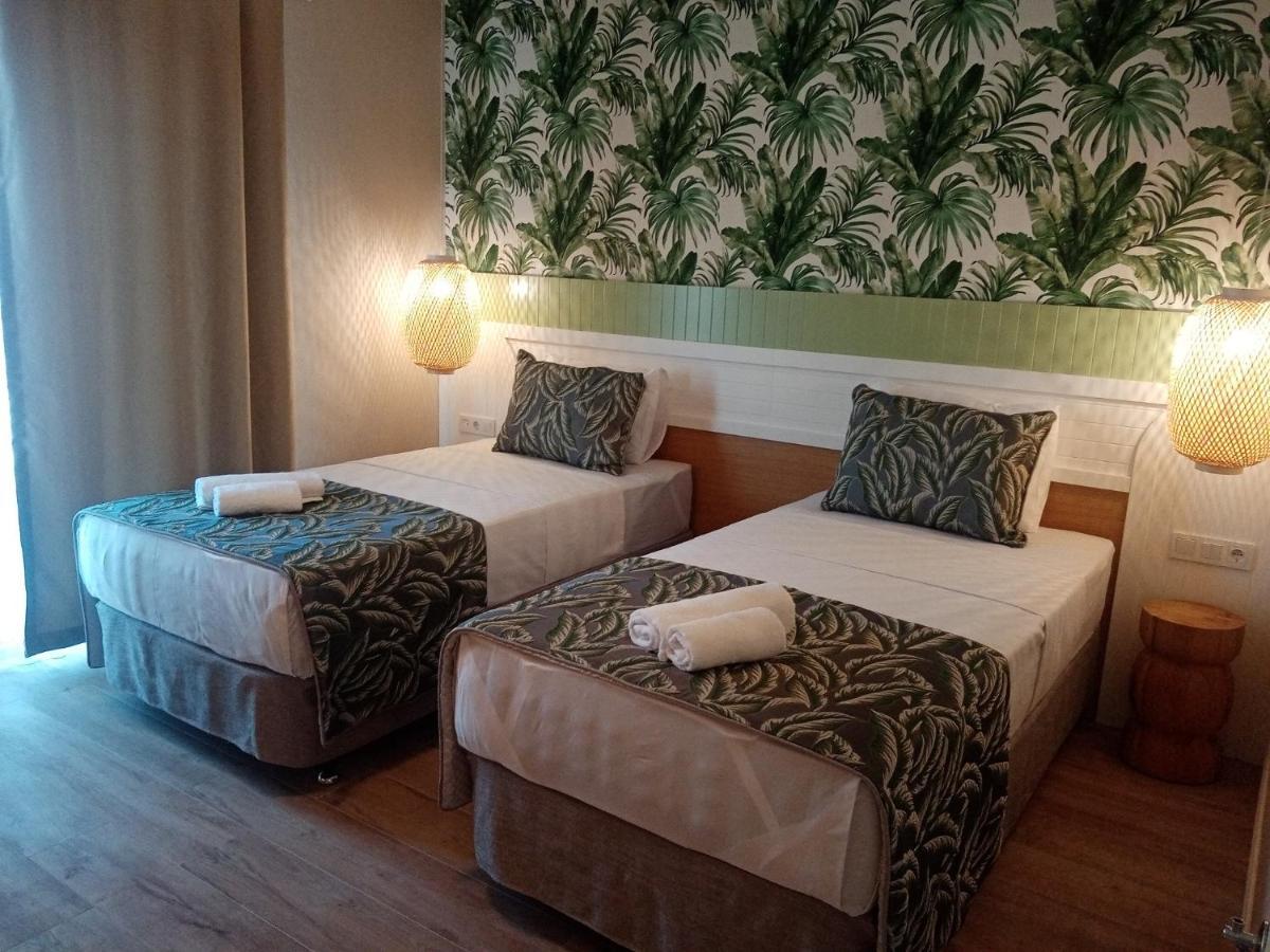Dolphin Park 3*
