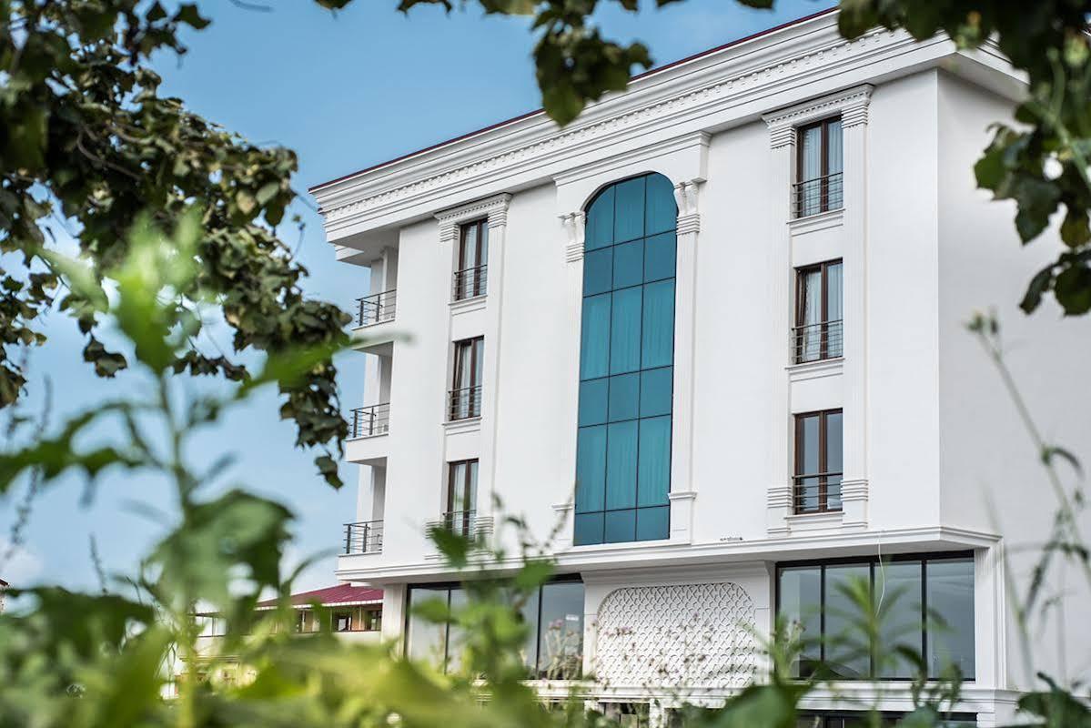 Hotel White House 3*