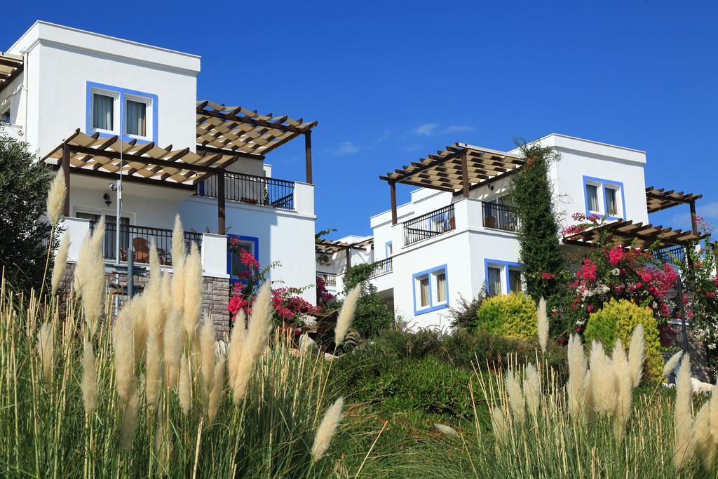 Aktur Aparthotel 3*