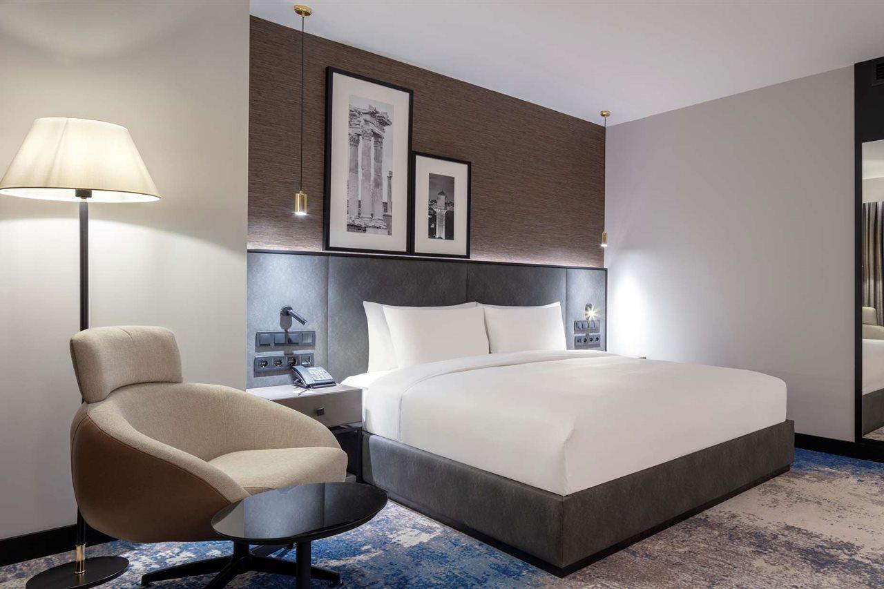Radisson Aliaga