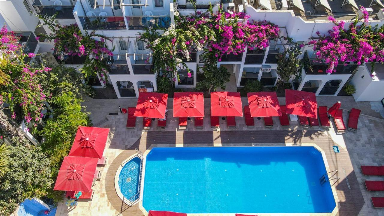 The Hello 3* Gumbet