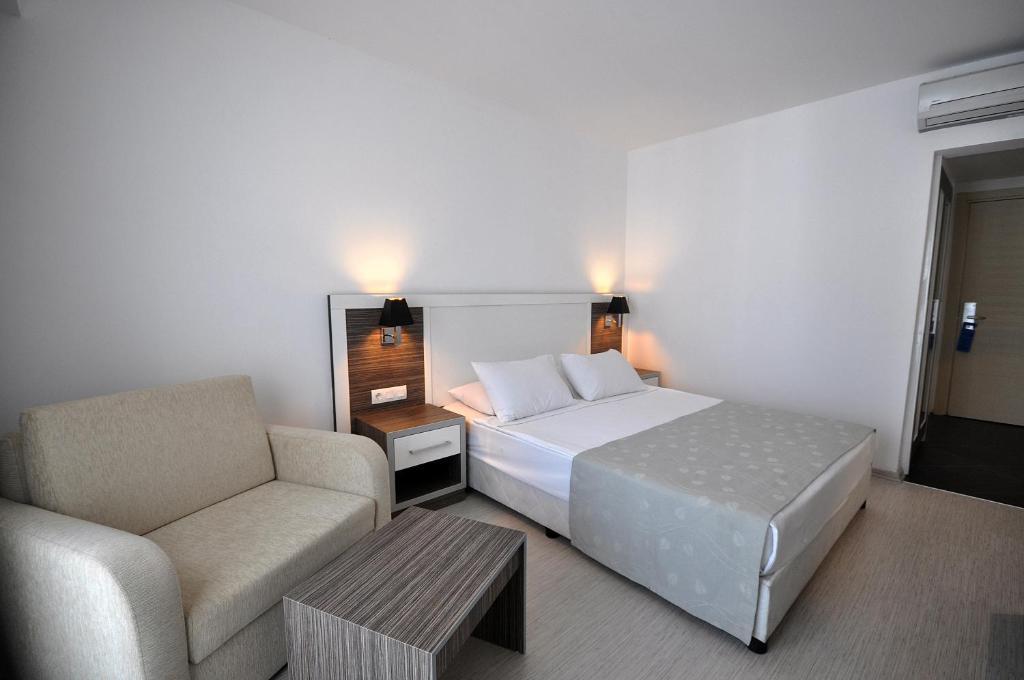 Hotel Club Shark 4*
