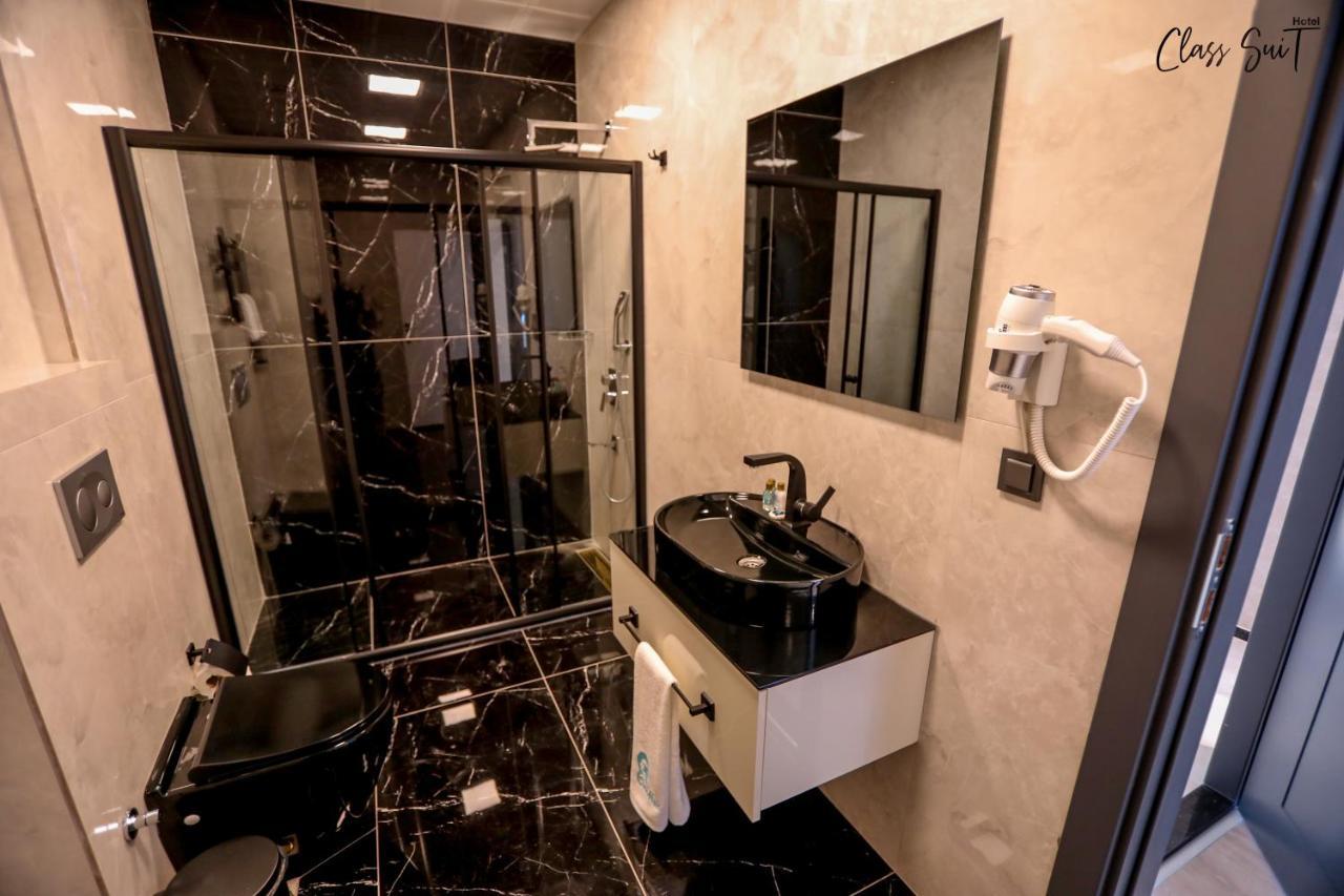 Class Hotel *