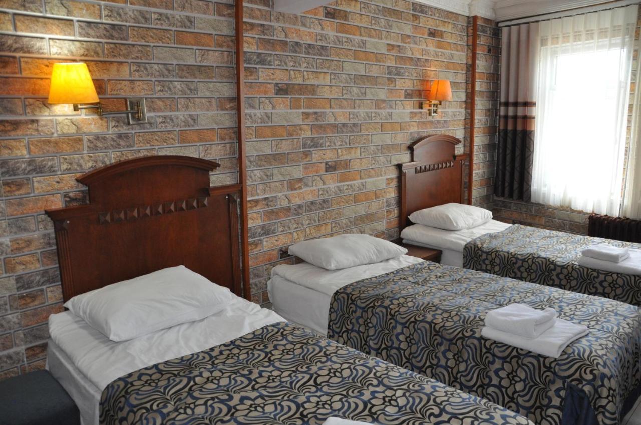 Red Rose Hotel