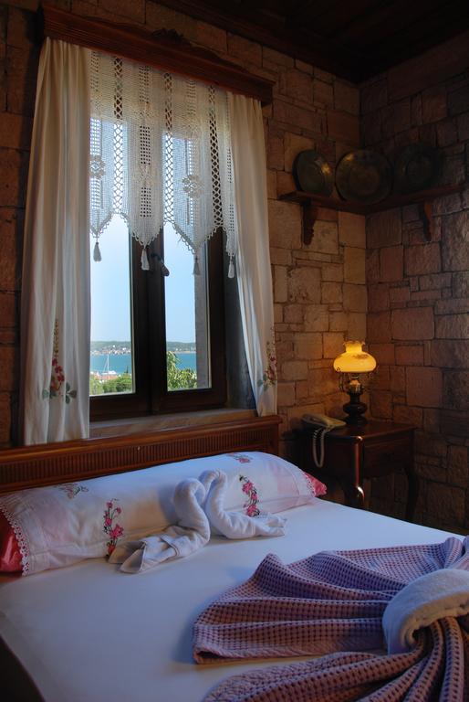 Tas Hotel *