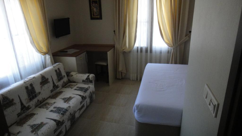 Golden Stone Butik Hotel 3*