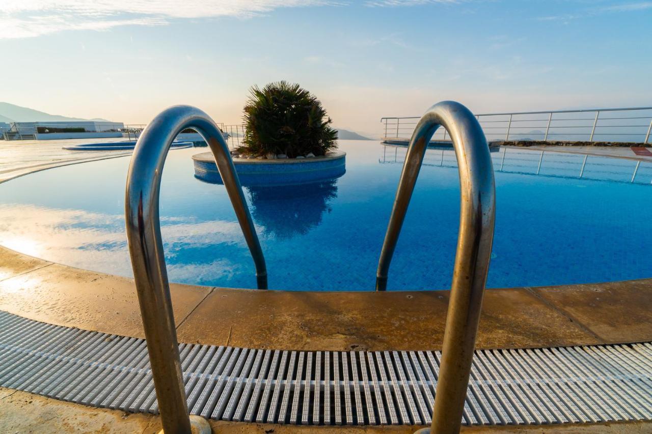 Grand Sea View Aparts