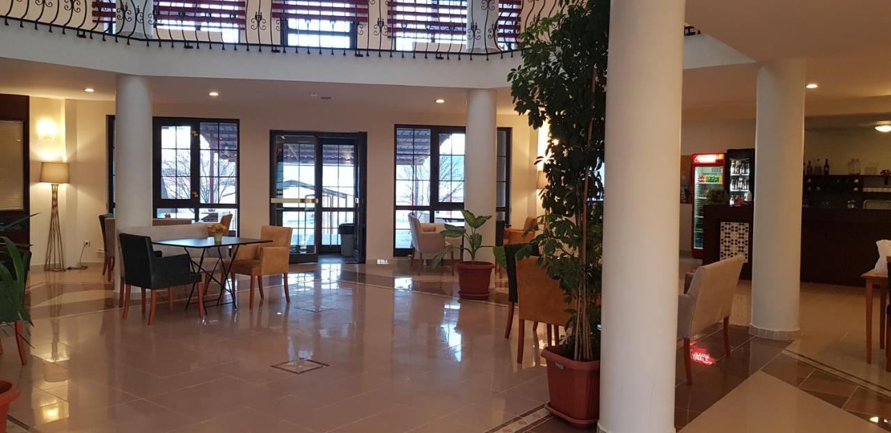 Hotel Flora 3*