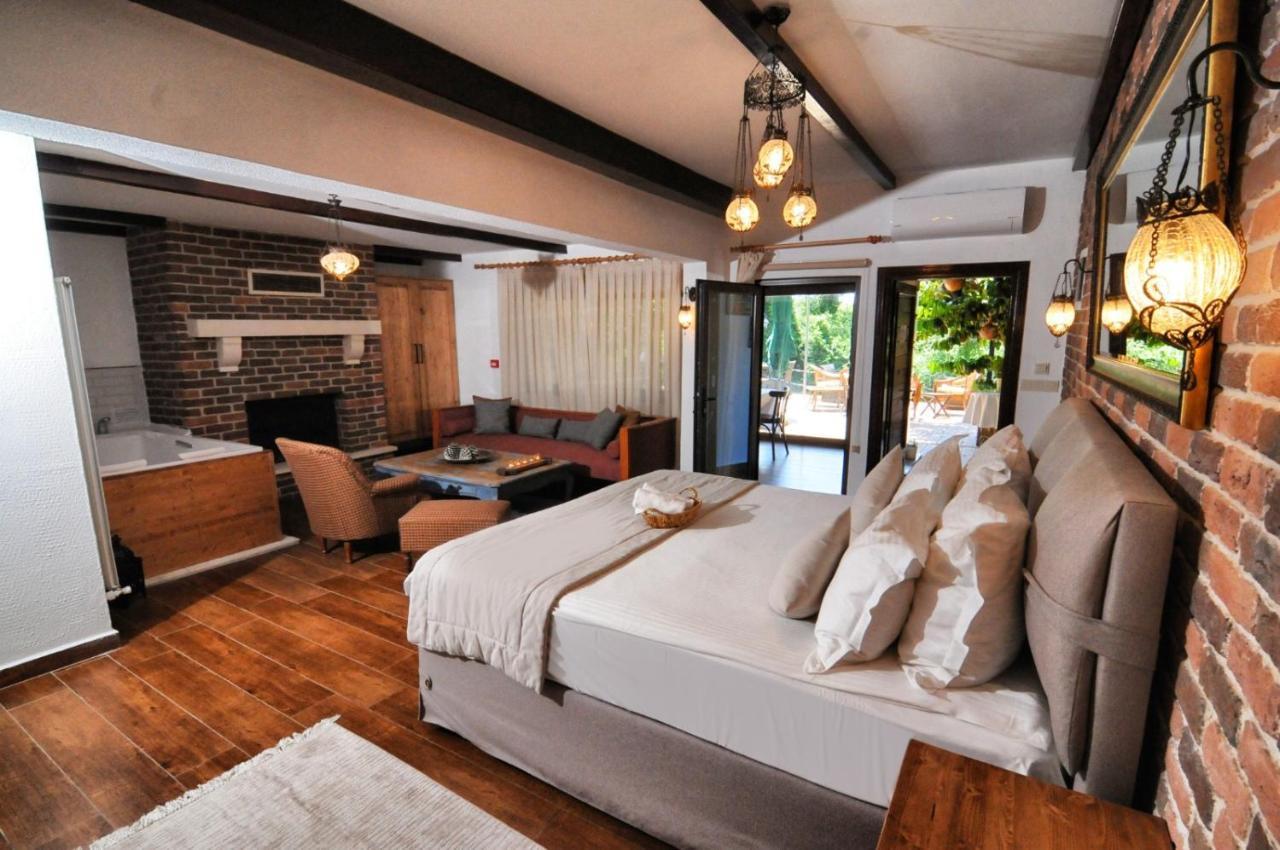 Beyaz Ev - Adult Only +15 3*