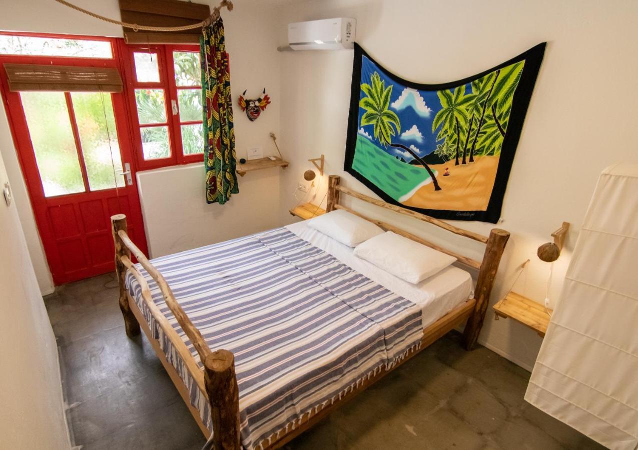 Surf House Hotel *