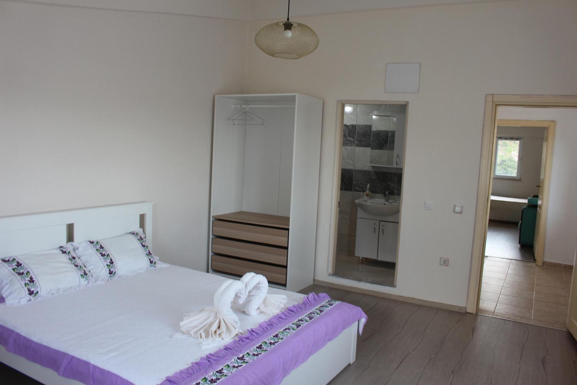 Heredot's House Lodge *