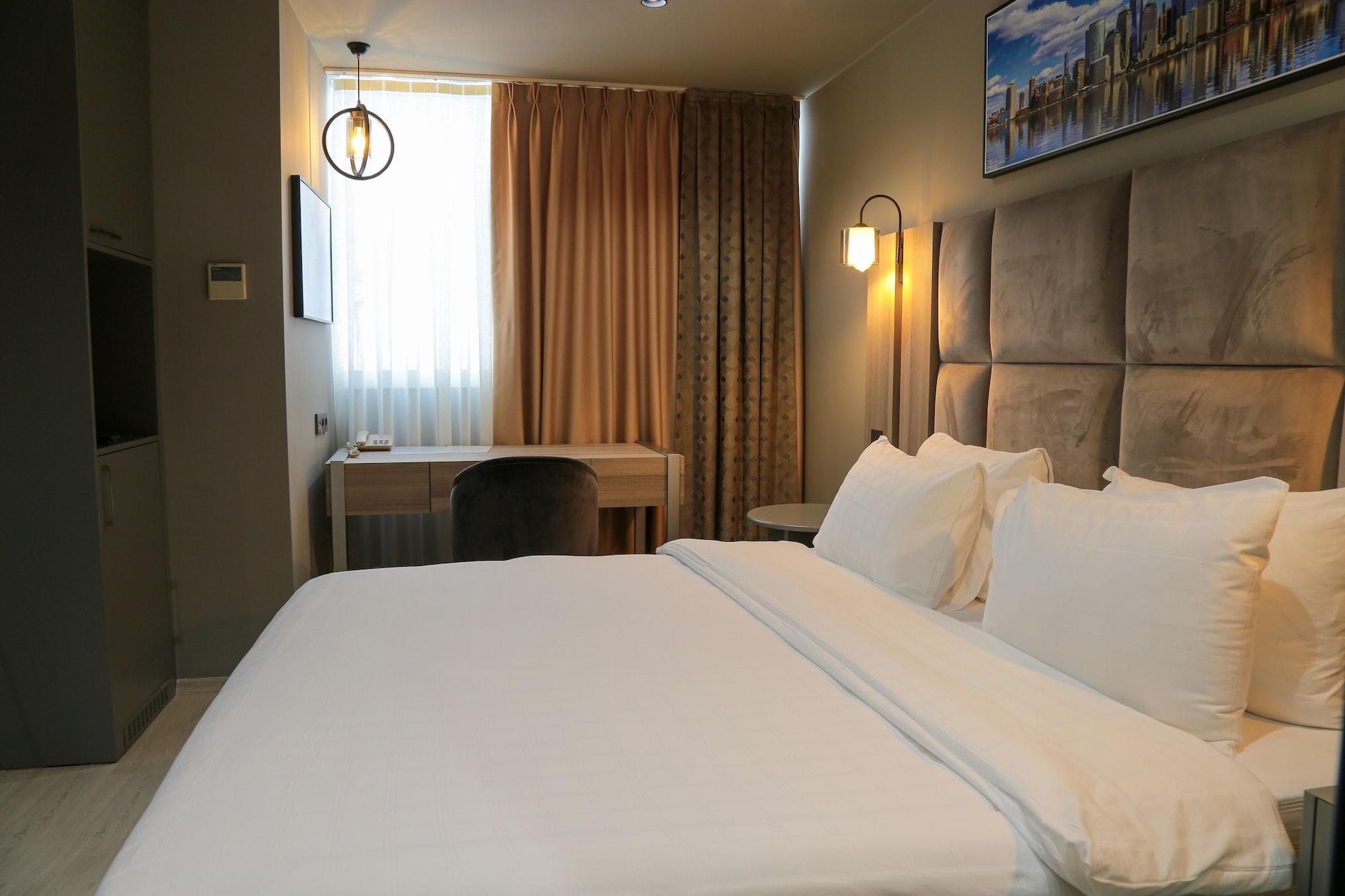 Pasaport Pier Hotel 4*