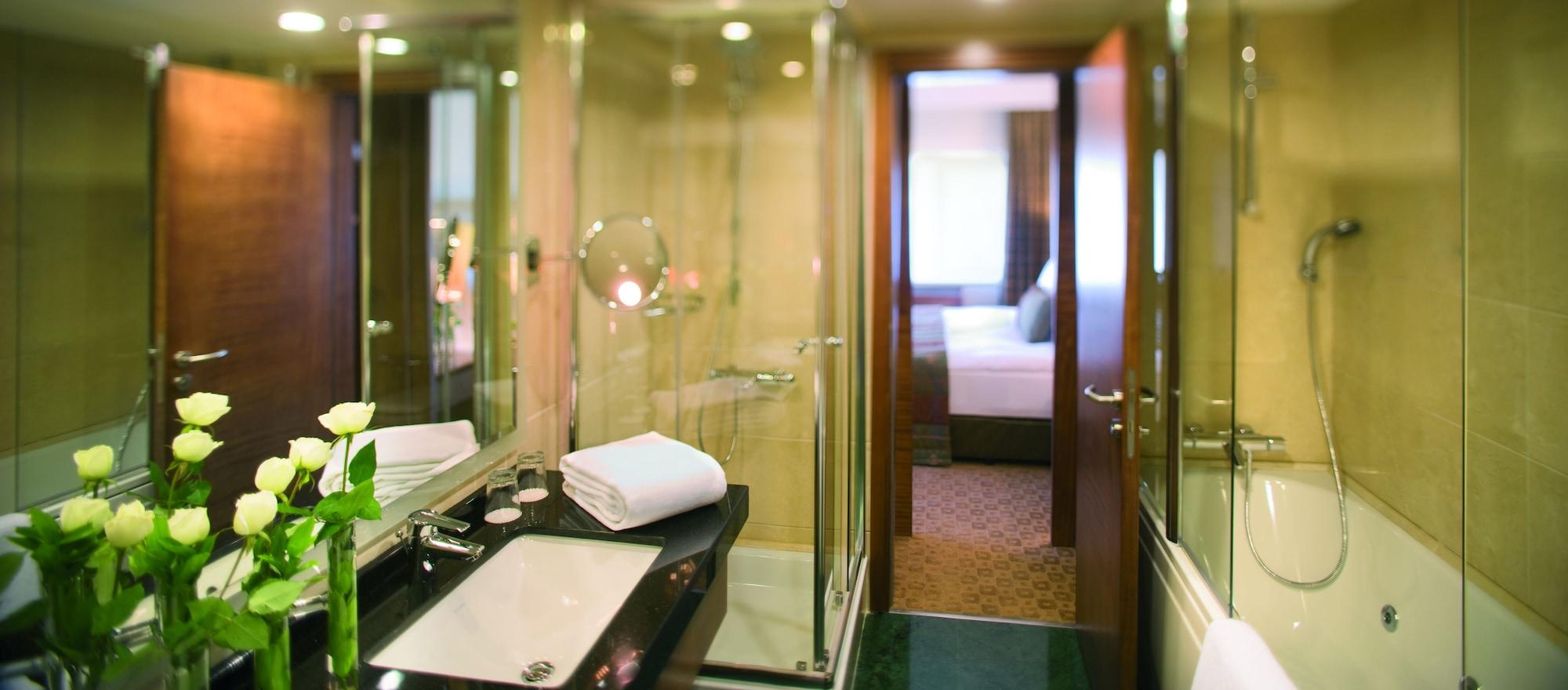 Moevenpick Hotel 5*