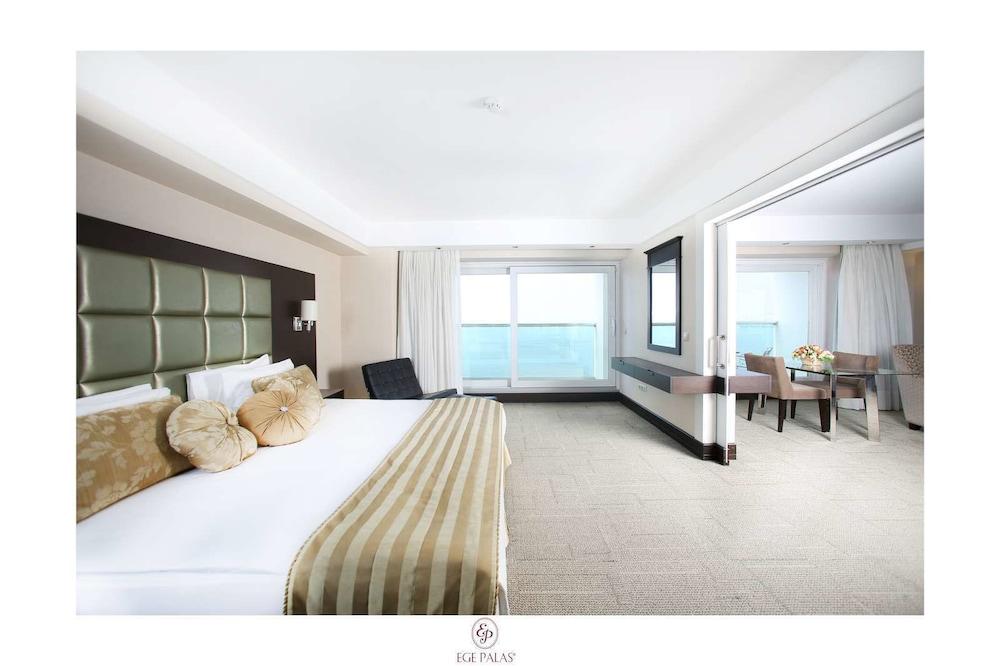 Ege Palas 4*