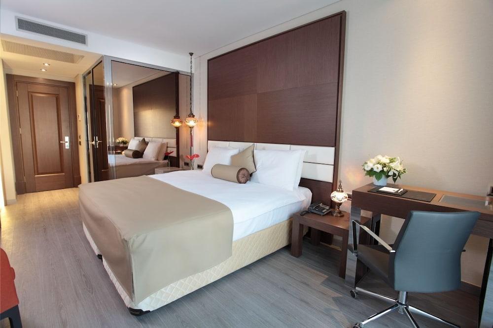 Dora Hotel 4*