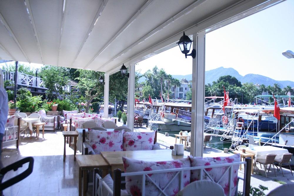 Palmyra Hotel 3*