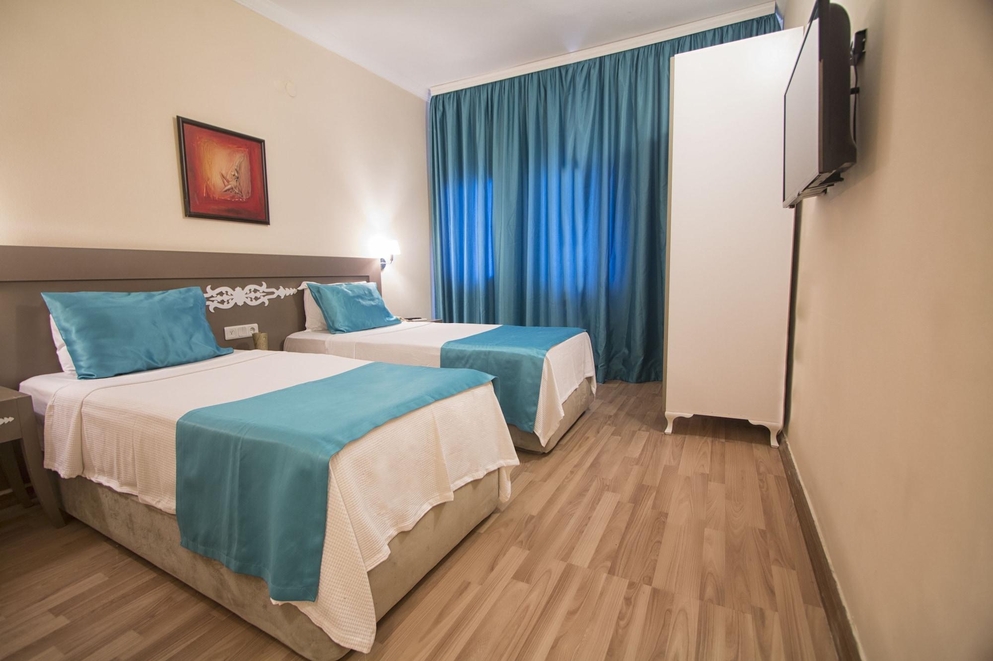 Sky Vela & Hotel 3*