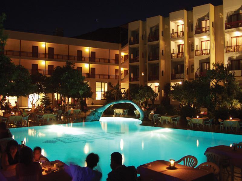 Larissa Garden Hotel 4*