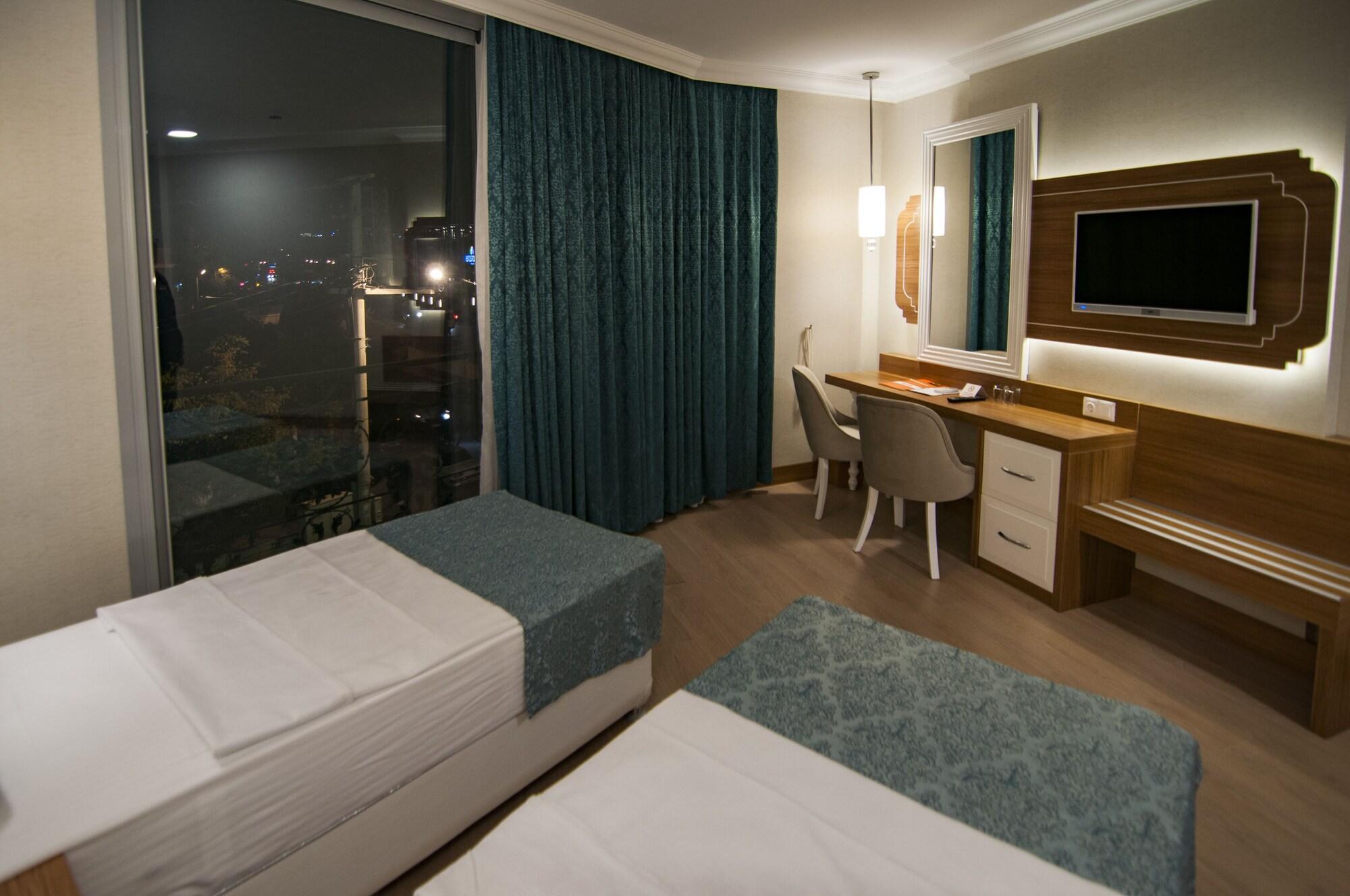 Exelans Hotel 3*
