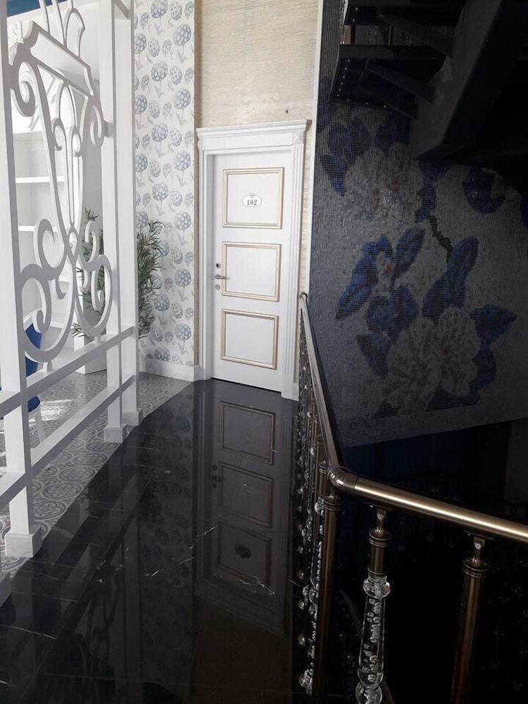 Exelans Hotel 3*