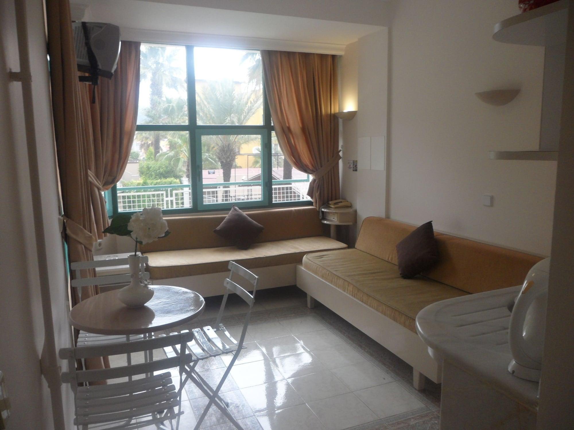 Club Atrium & 3*