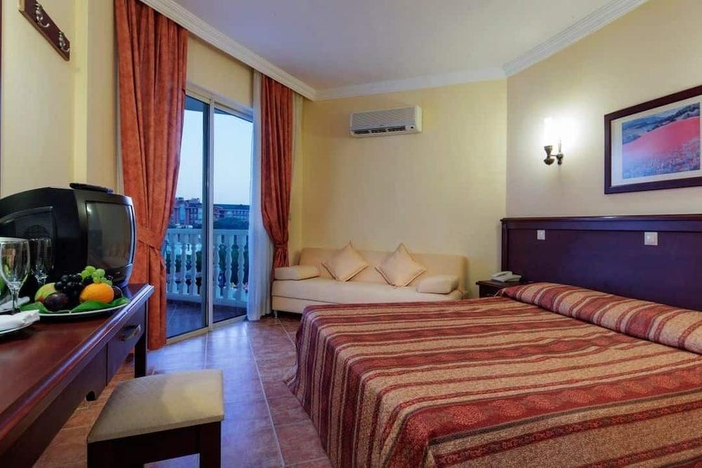Larissa Sultan 4* Camyuva