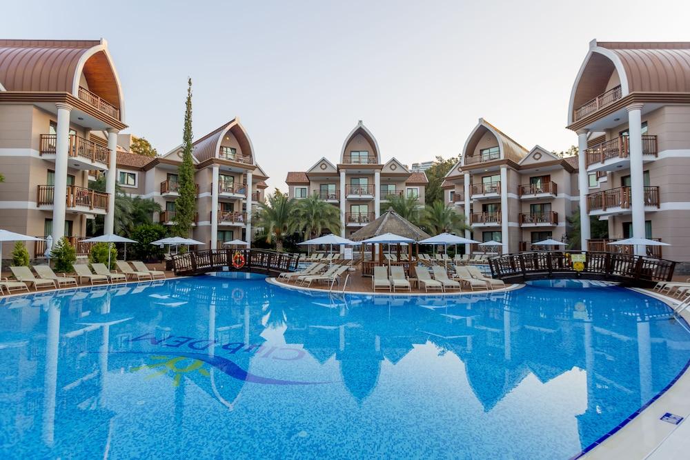 Resort Club Dem & 4*