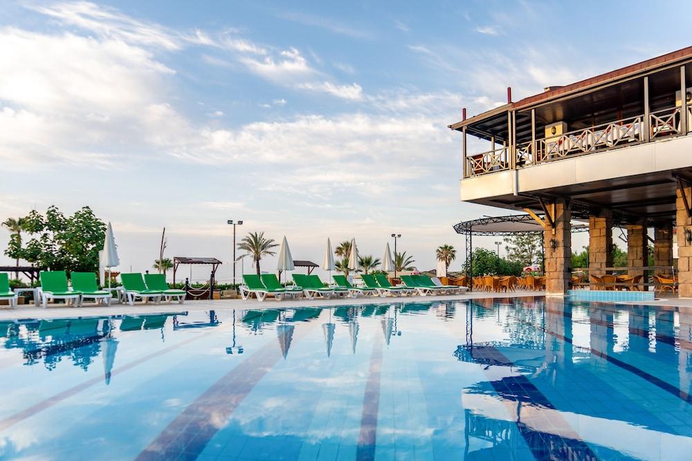 Labada Beach 5* Camyuva