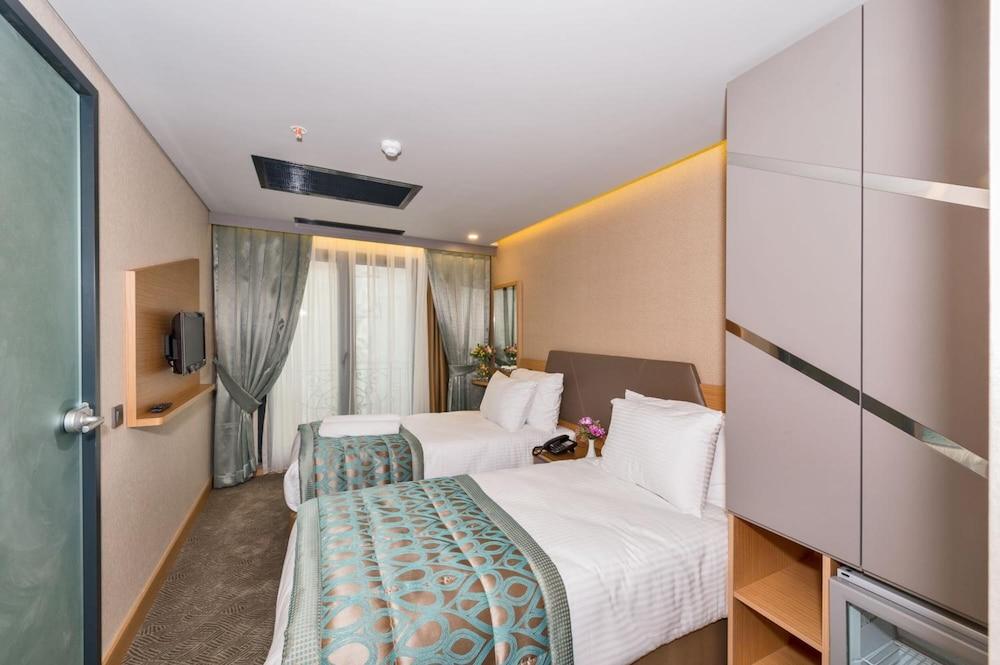 Genova Old Hotel 3*