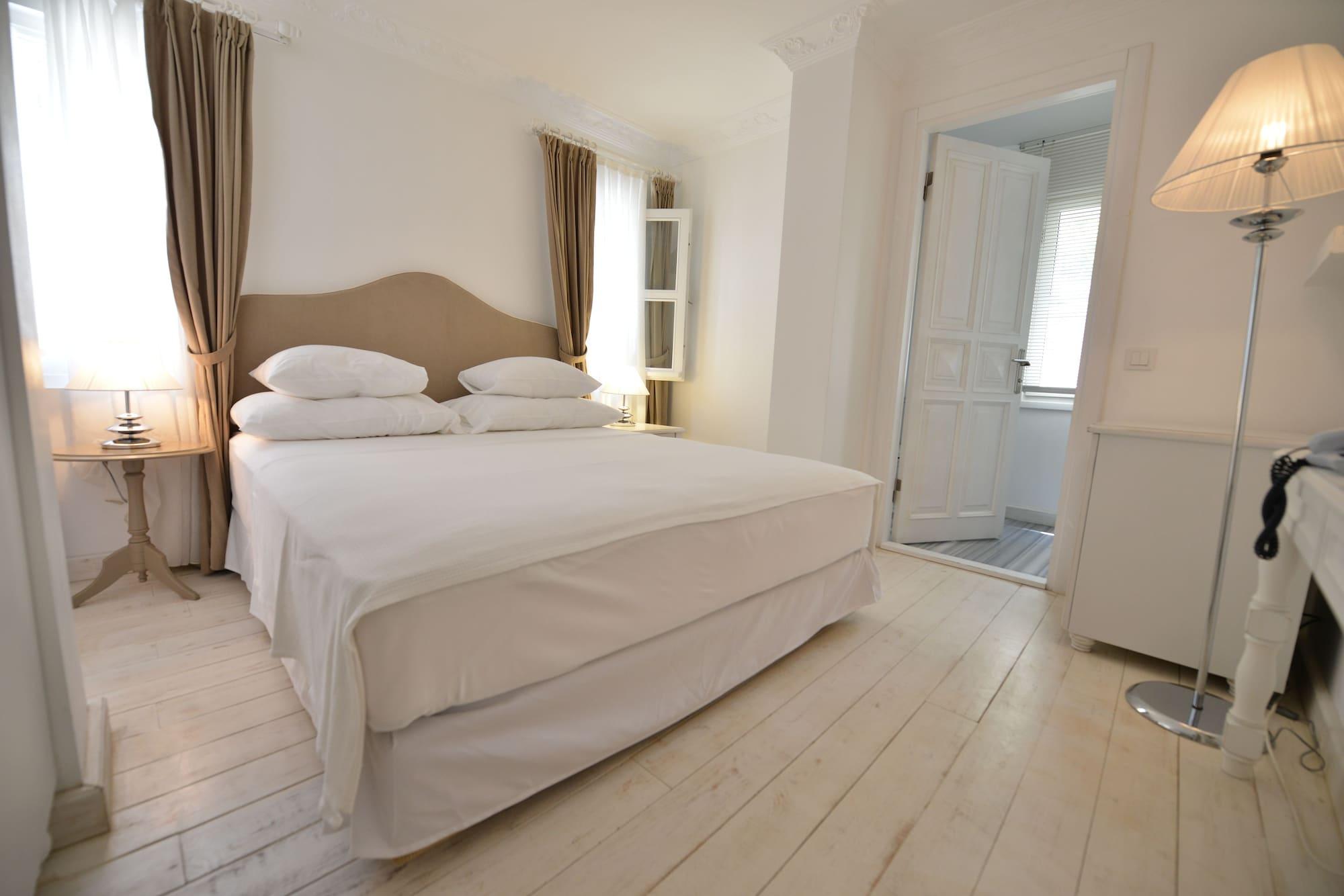 Vintage Hotel 4*