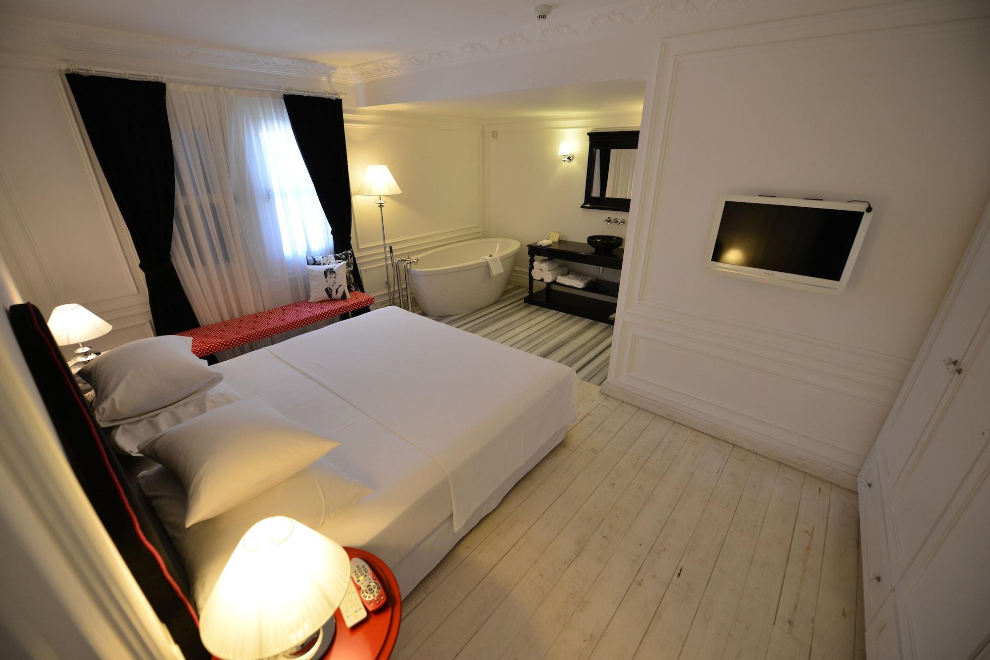 Vintage Hotel 4*