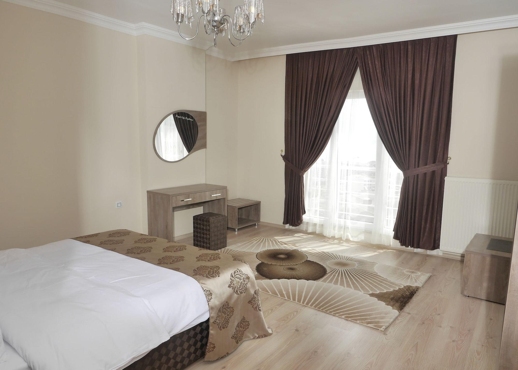Royal Life Aparthotel 2*