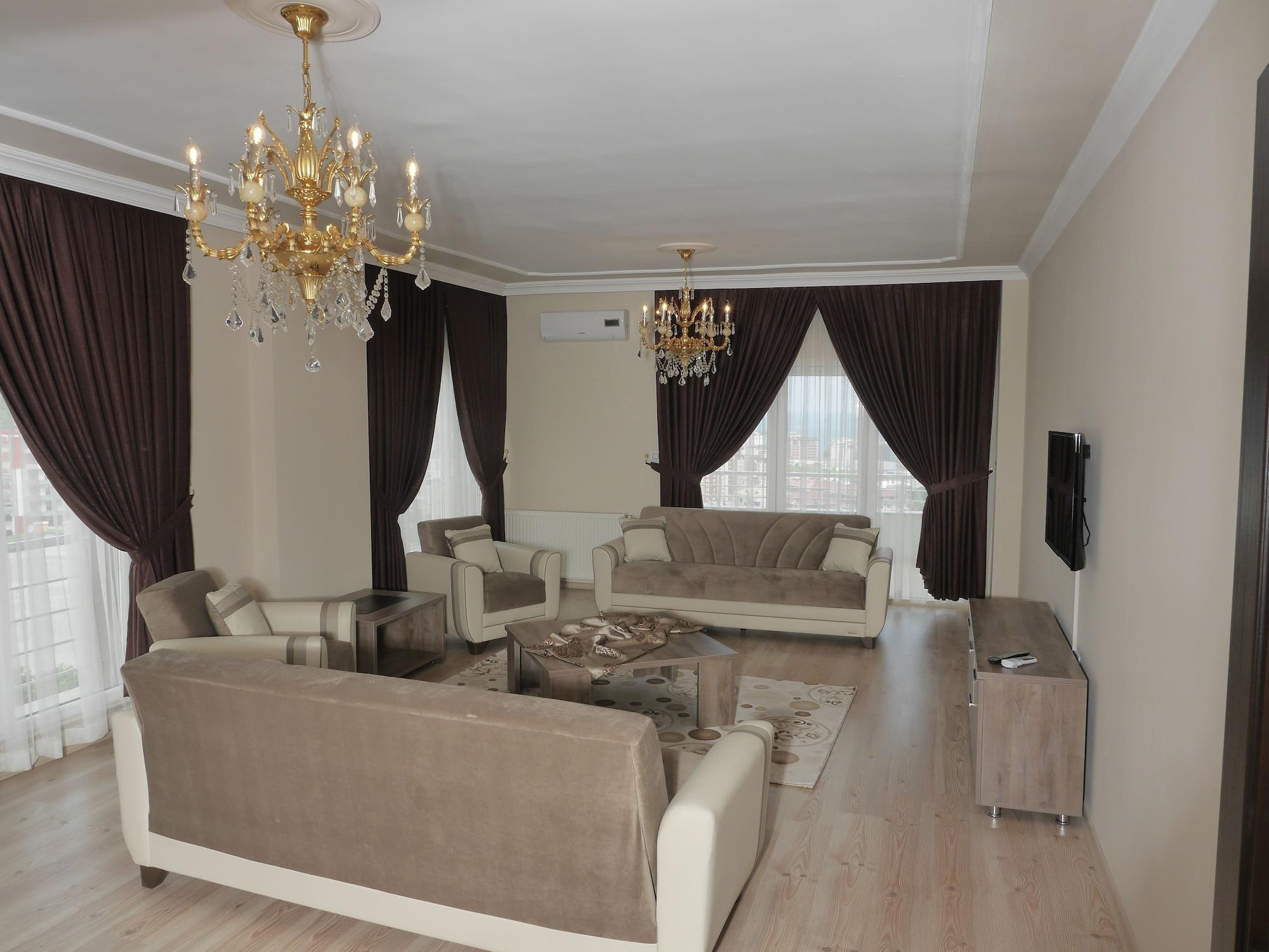 Royal Life Aparthotel 2*
