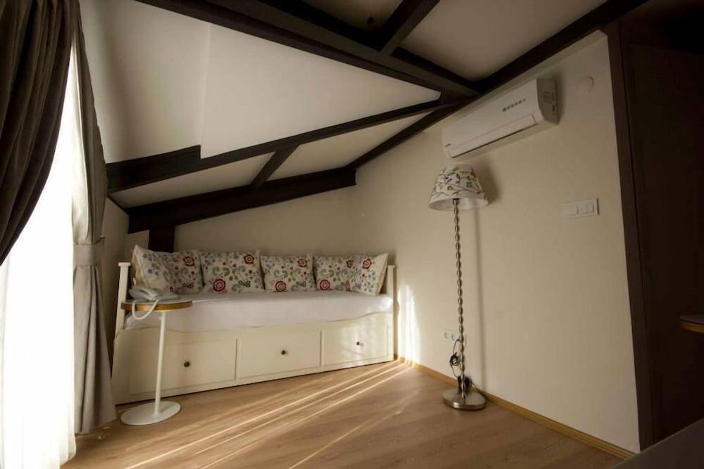 Hotel Calanthe 3*