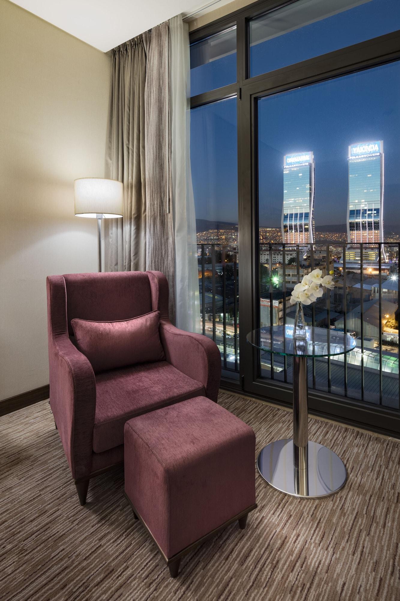 Hilton Garden Bayrakli Hotel 4*