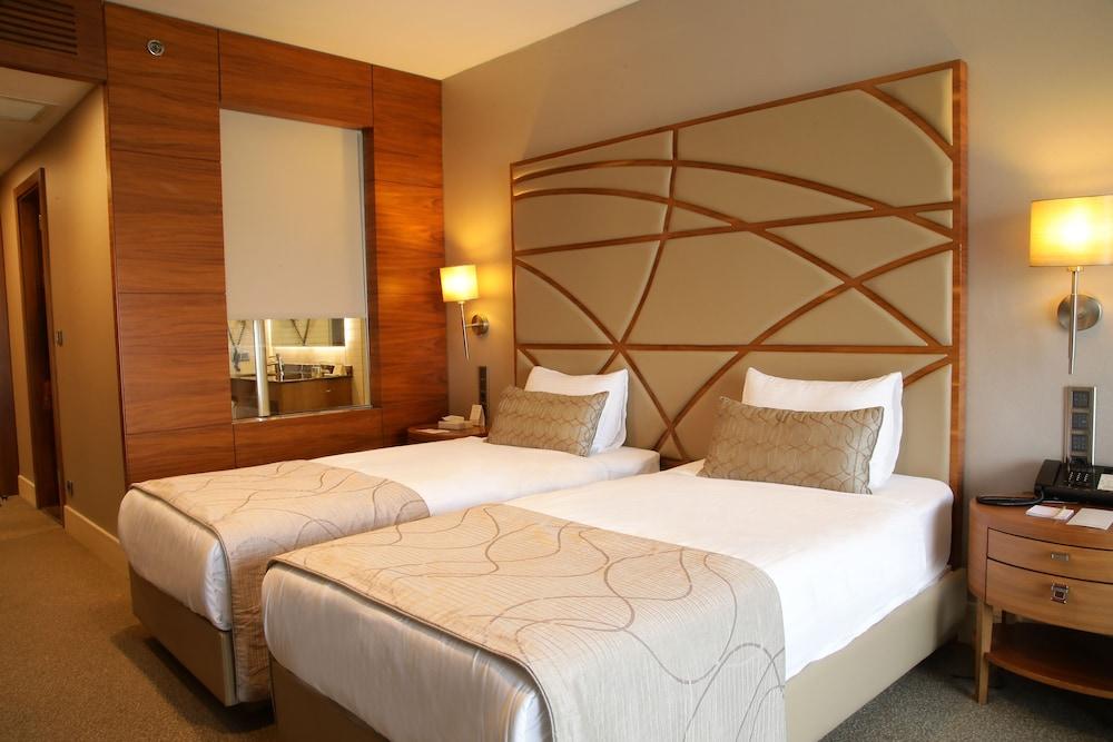 Hotel Cevahir 5*