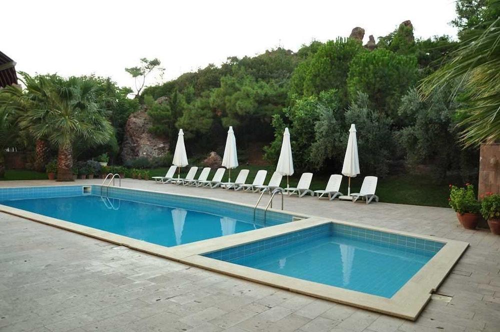 Palm Court Bed & Breakfast